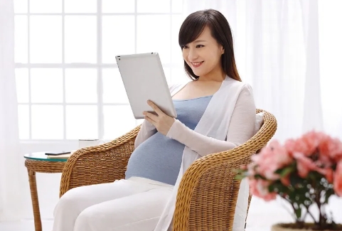 孕妇肚脐眼凸凹能分辨男女孩吗.jpg