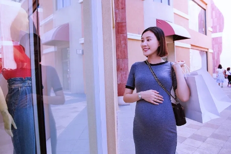 怀孕羊水太多会对胎儿造成什么影响.jpg