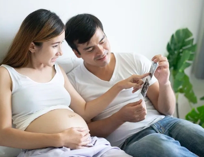 肚子大得快是男宝的常见表现吗.jpg