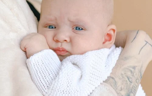 怀孕期间脸上长斑了生完小孩会消么.png 怀孕期间脸上长斑了生完小孩会消么.png